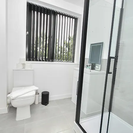 Contemporary 1 Bedroom In Apartment *